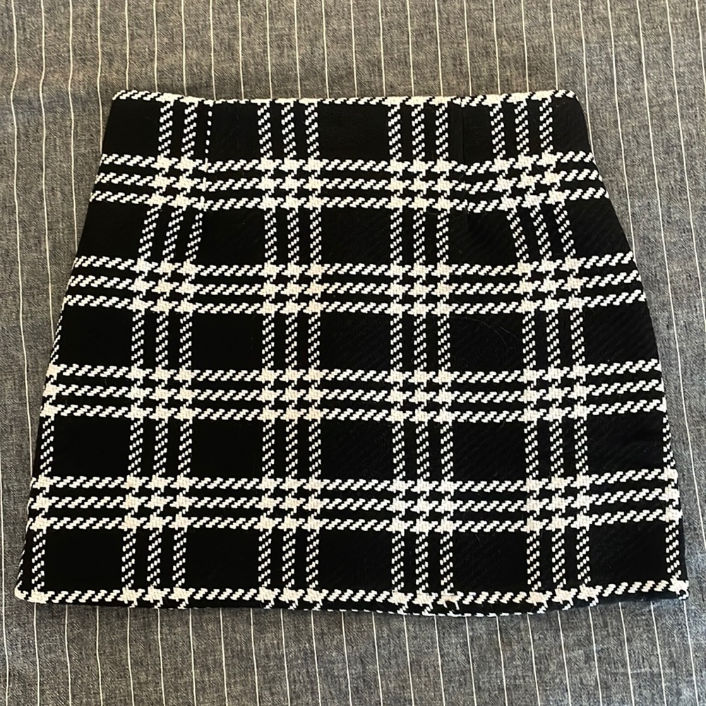 Pink Lily never worn black and white plaid skirt.